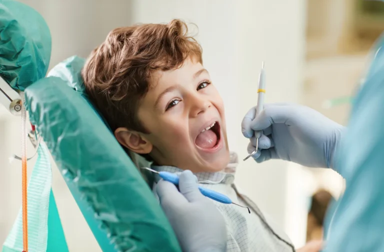 smiling_boy_at_dental_practice